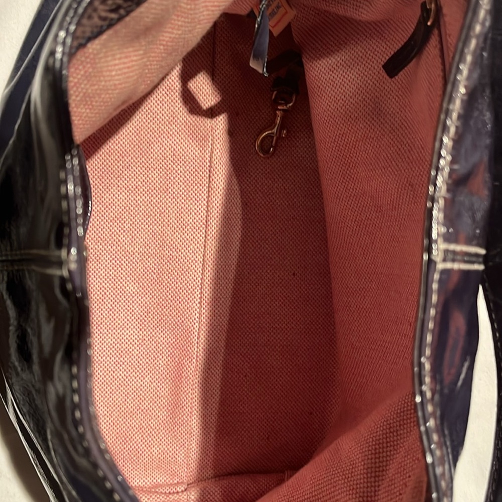 Dooney&Bourke patent leather purse - Picture 8 of 8
